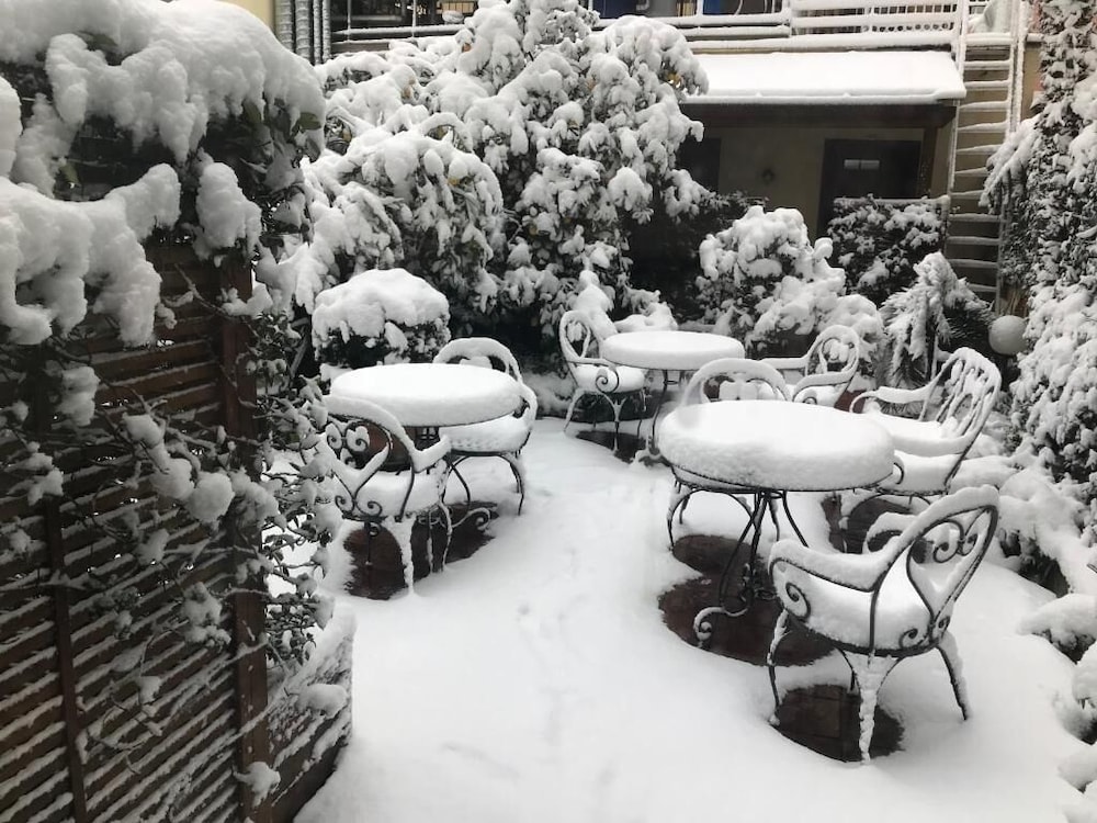 Astoria Garden 19/22