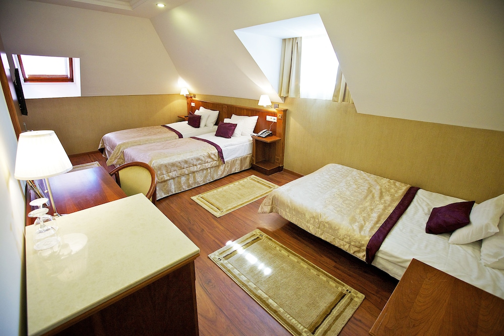Gold Hotel Budapest 44/68