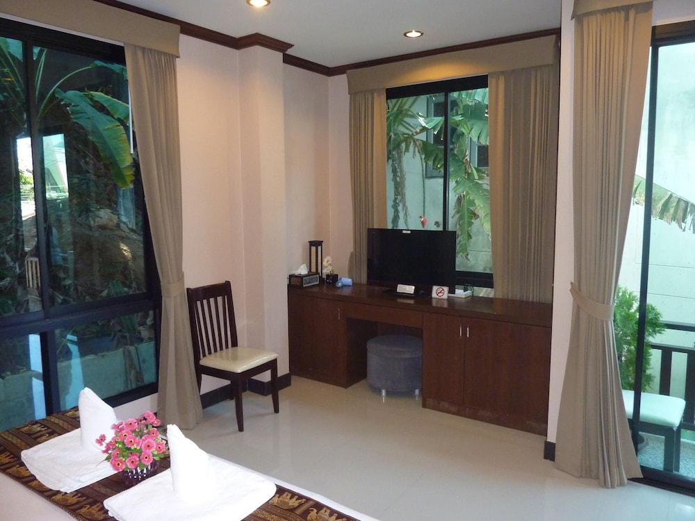 Kata Beachwalk Hotel And Bungalows 58/74
