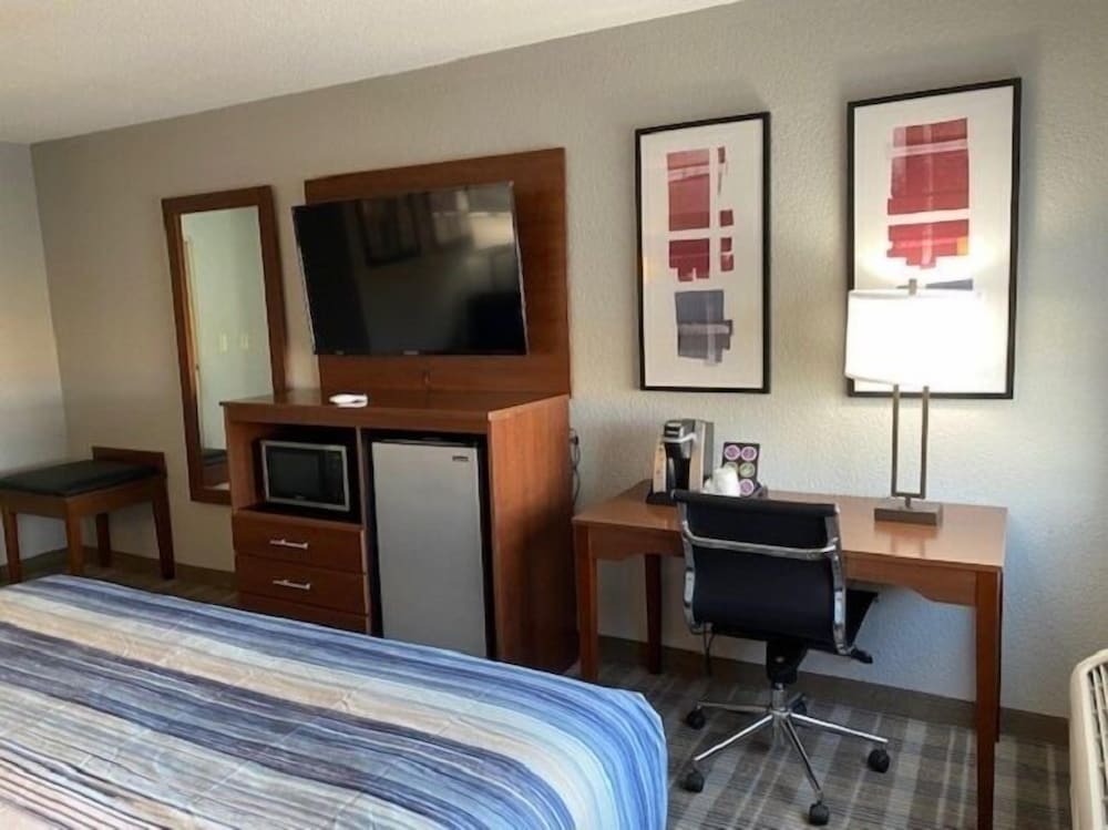 AmericInn by Wyndham Williamsburg 37/50