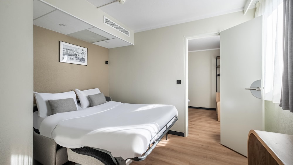 جناح جونيور بسرير كوين مع أريكة، Campanile Nice Airport 2/10