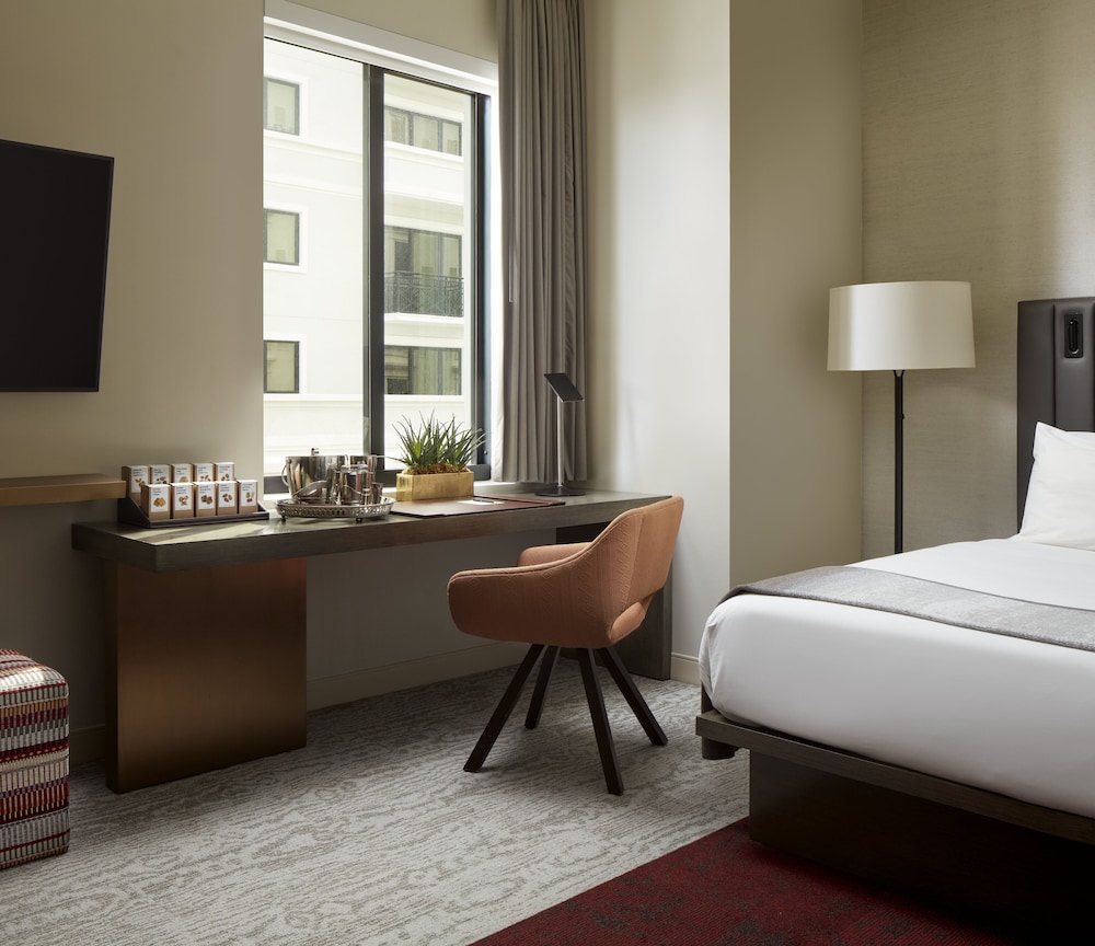 THesis Hotel Miami Coral Gables, Curio Collection by Hilton 36/80