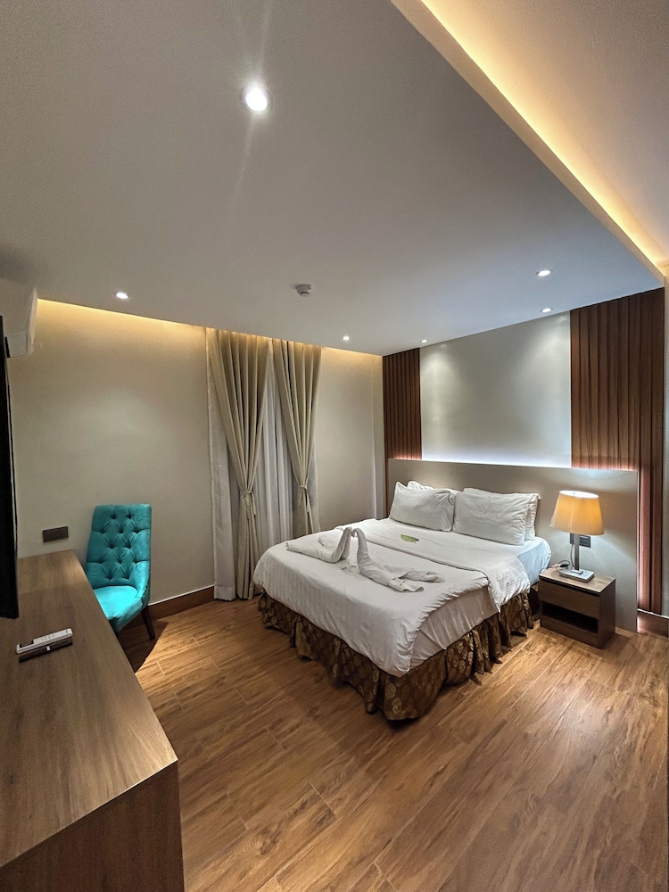 Dm Residente Hotel 18/50