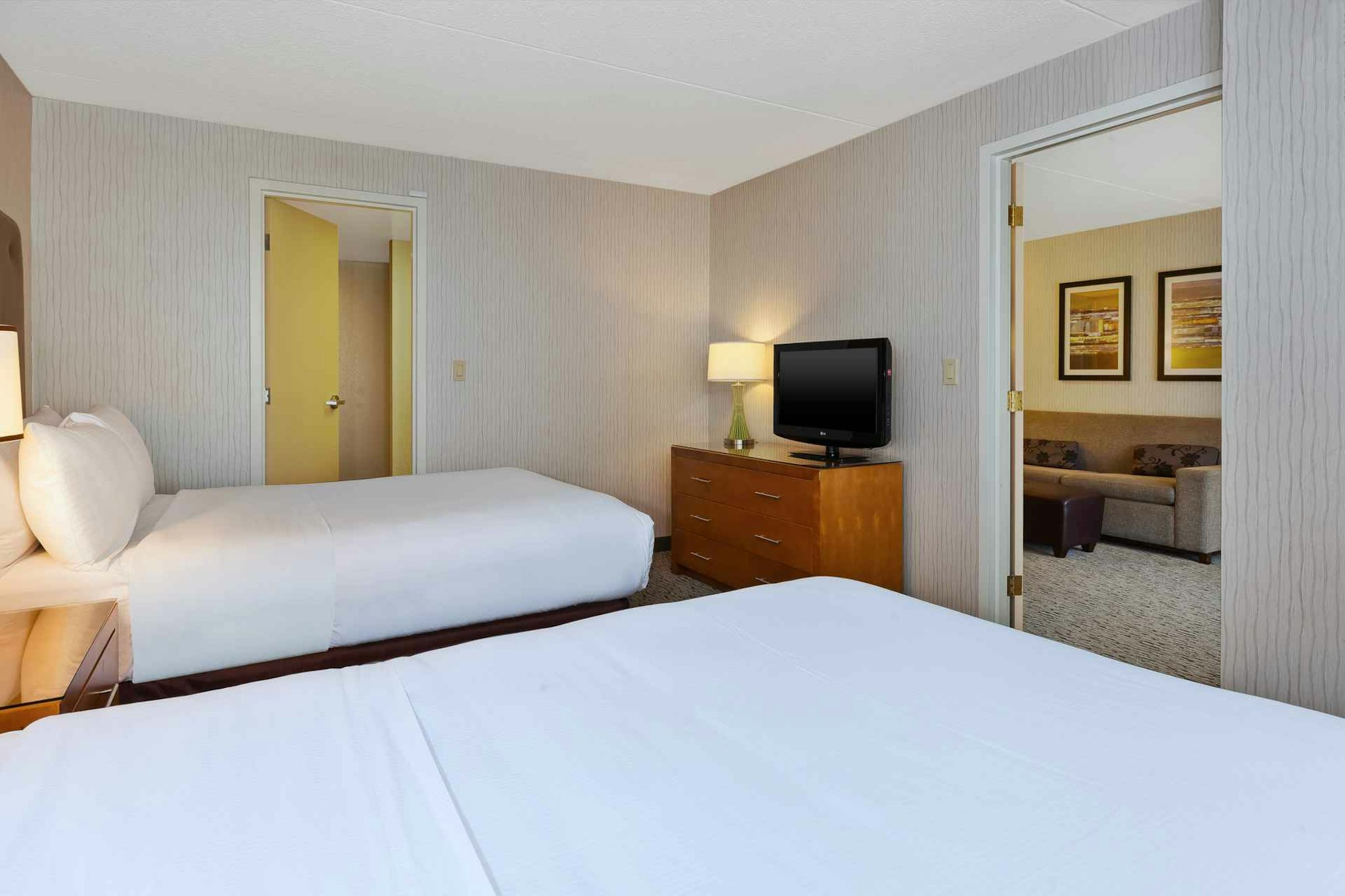 Embassy Suites By Hilton Auburn Hills 2/4