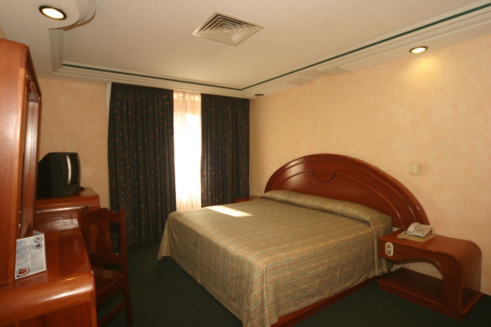 Hotel Cantera Real 12/26