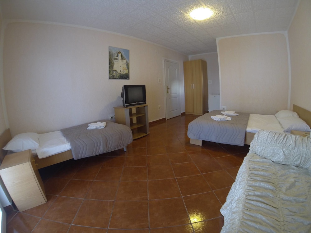 Martinovic Rooms 16/41