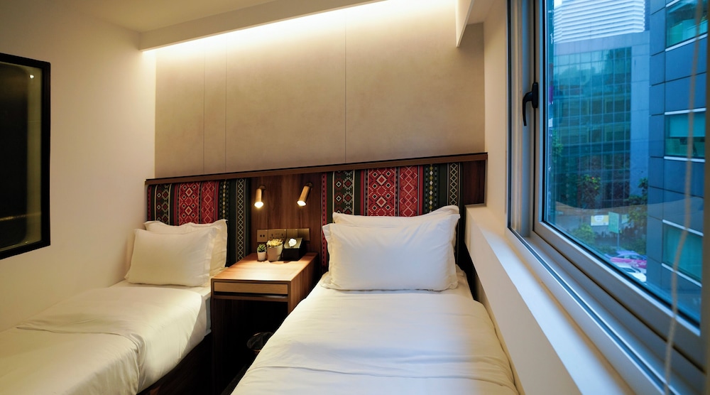 Amaris Hotel by Santika 32/63
