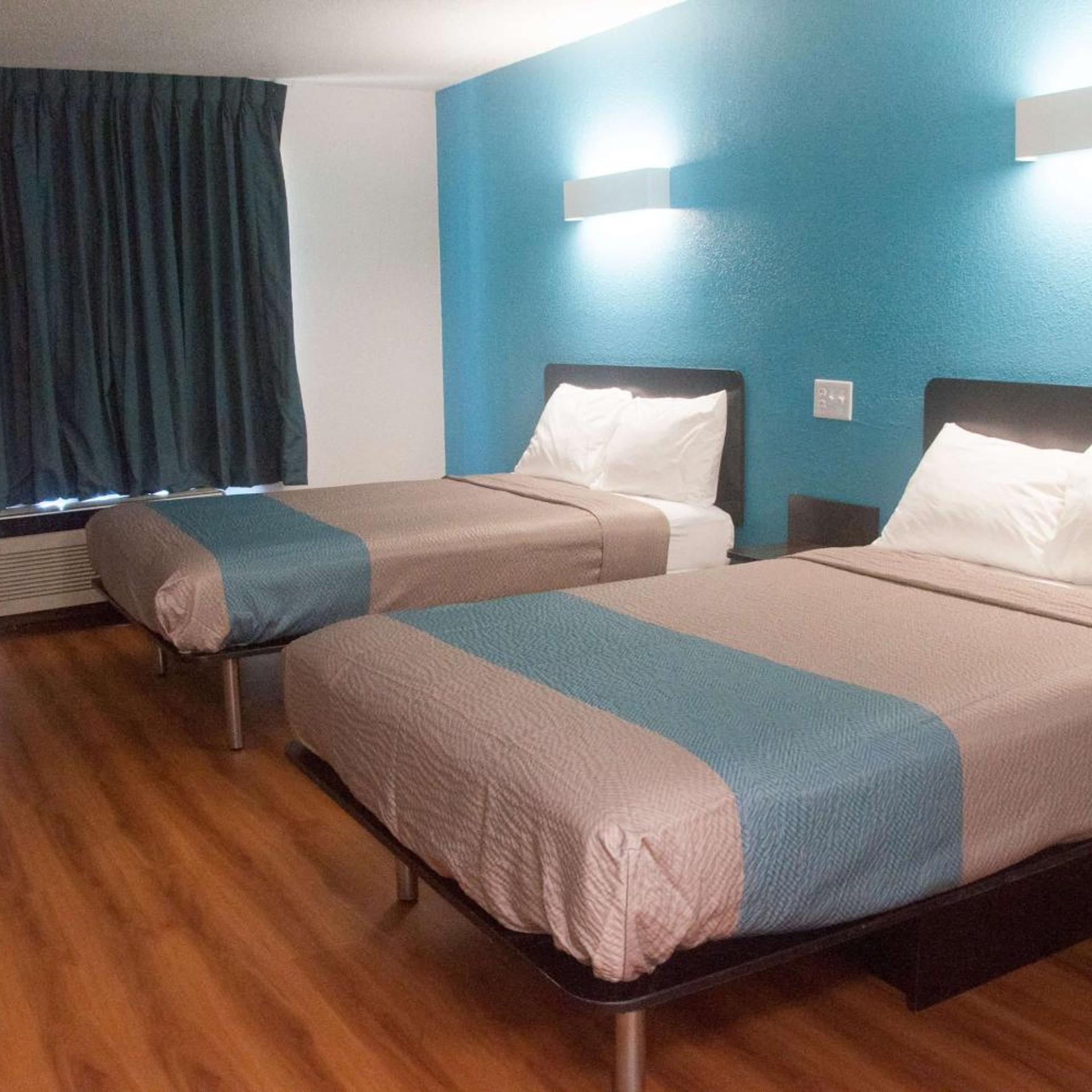 ROOM, QUADRUPLE