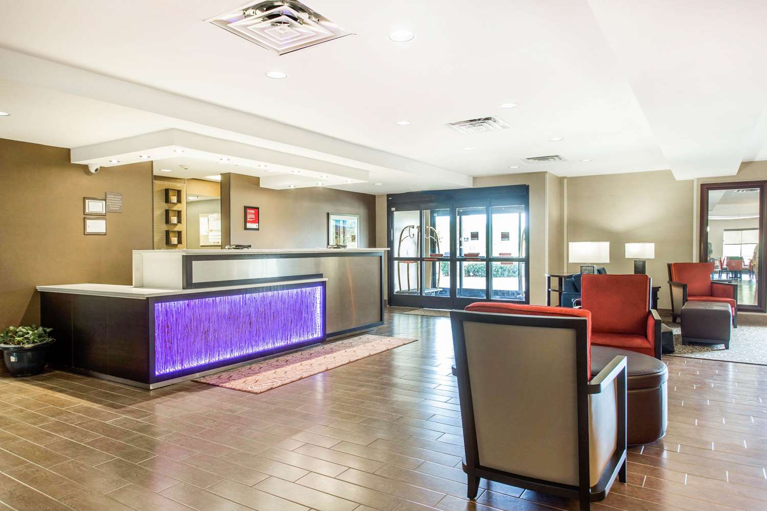 Comfort Suites Clinton Near Presbyterian College 3/16