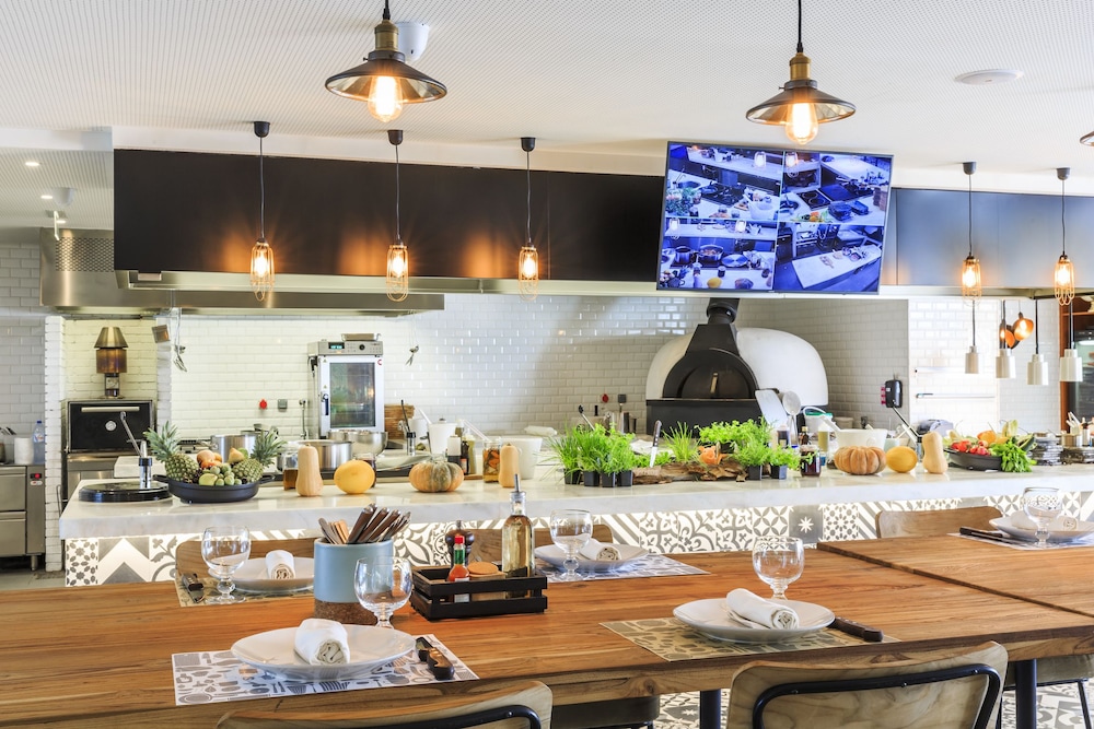 restaurant cafeteria