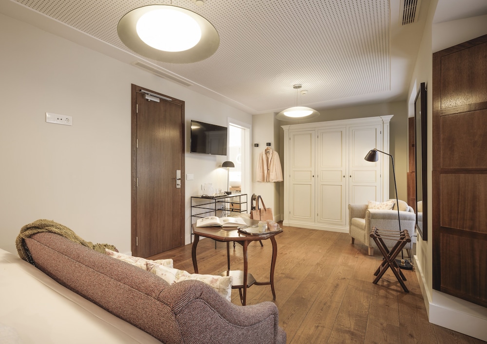 Amadeus Hotel Sevilla 59/87