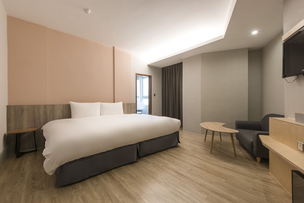 DELUXE, DOUBLE BED