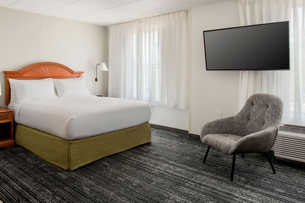 Studio, Queen Bed