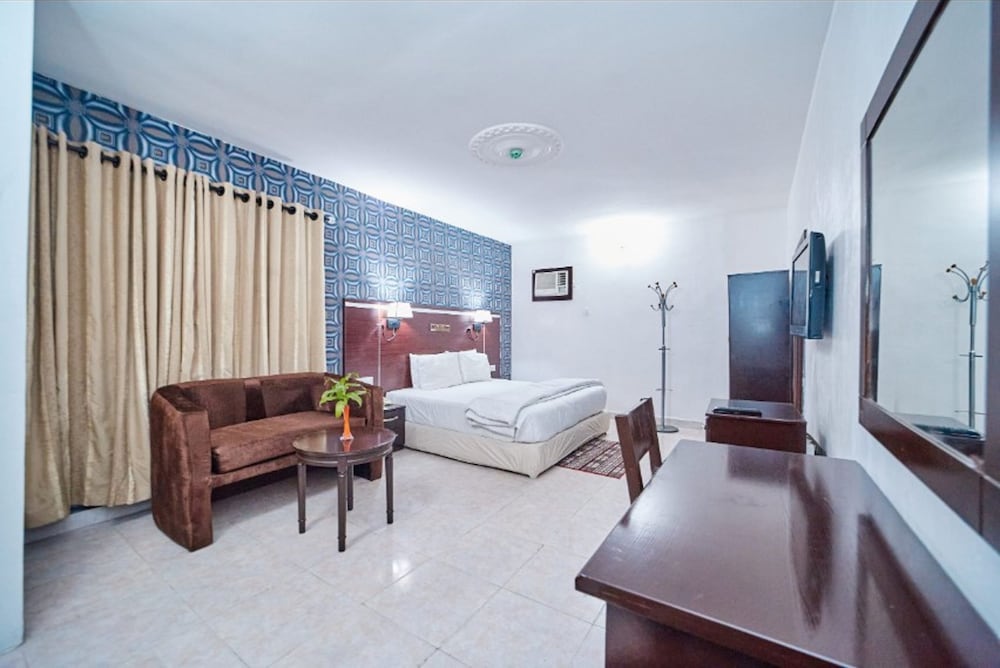 Eemjm Hotels And Suites Limited 27/42