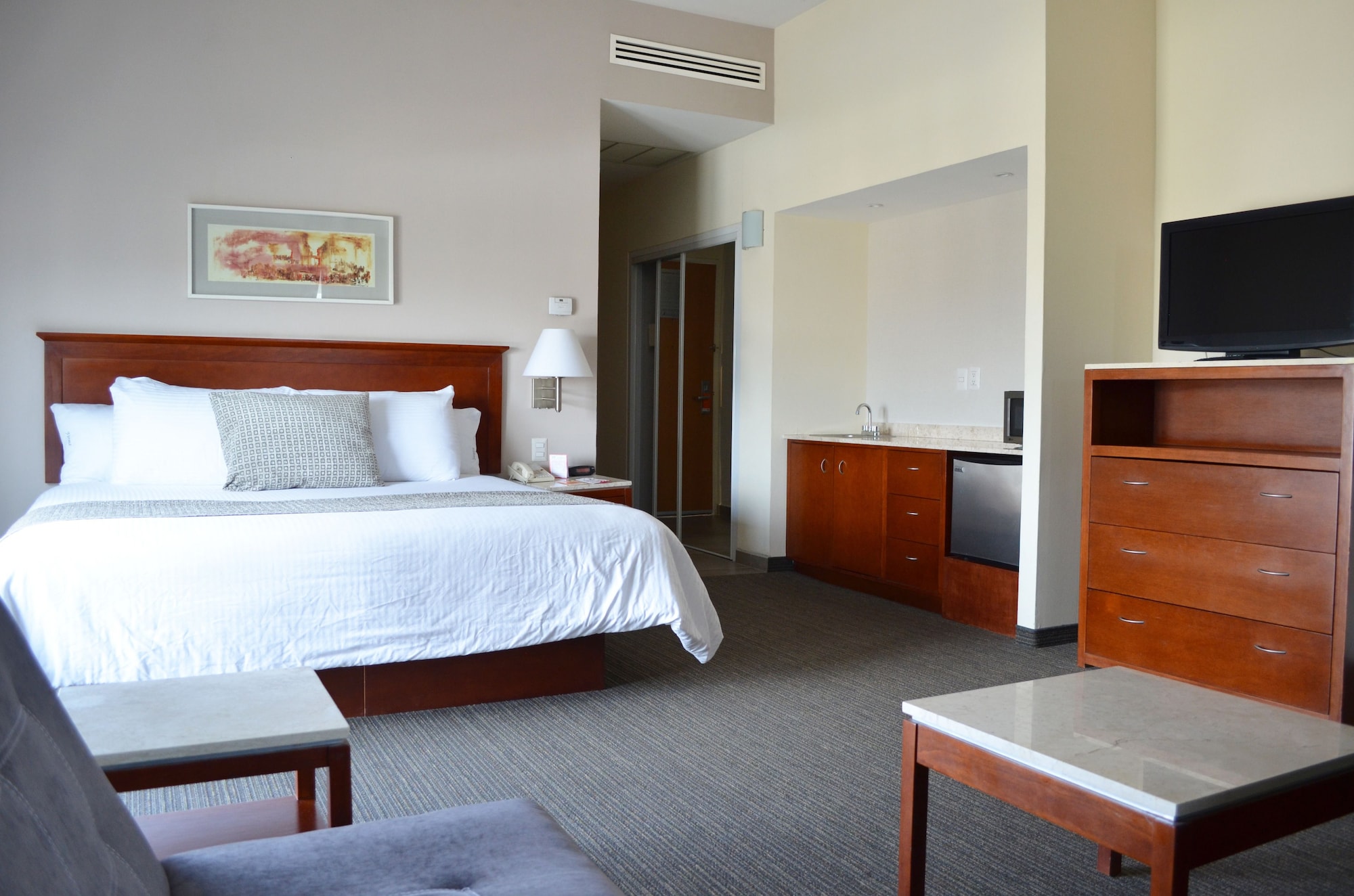 SUITE, KING BED