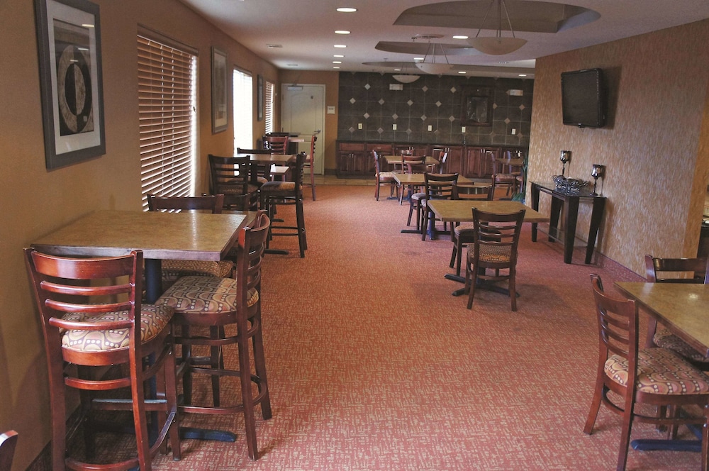 La Quinta Inn & Suites by Wyndham Bismarck 51/62