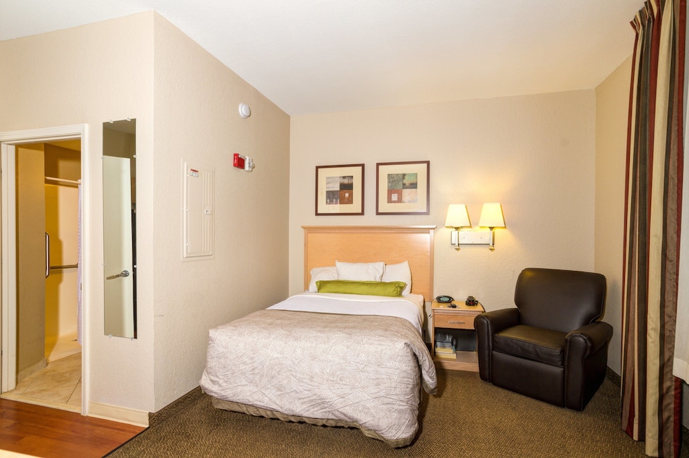 Candlewood Suites Ft Myers I 75 13/40