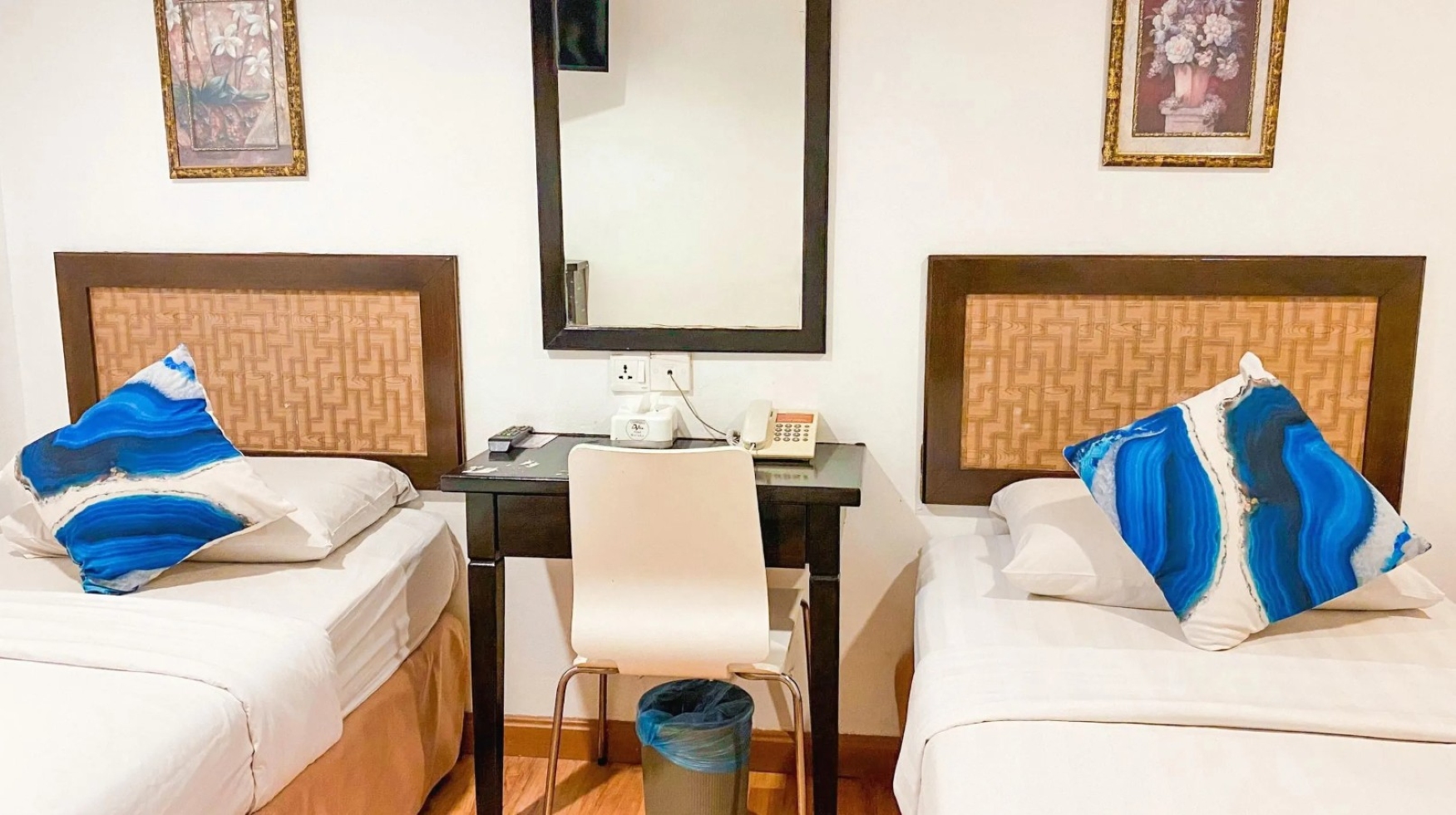Room, Double or Twin Bed, No Window، Desa Queenspark Hotel 6/10
