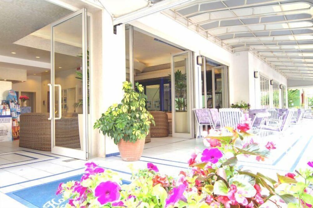 Vienna Hotel 12/46