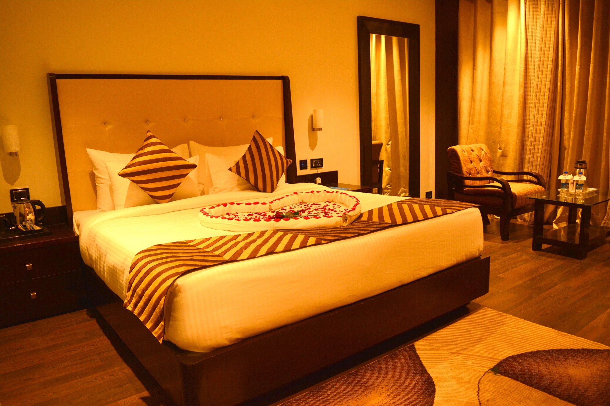 Semi Room, Suite, Double Bed
