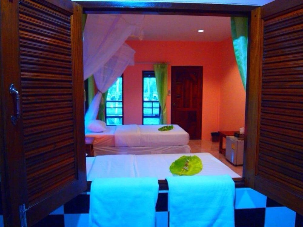 Aioun At Amphawa 23/50