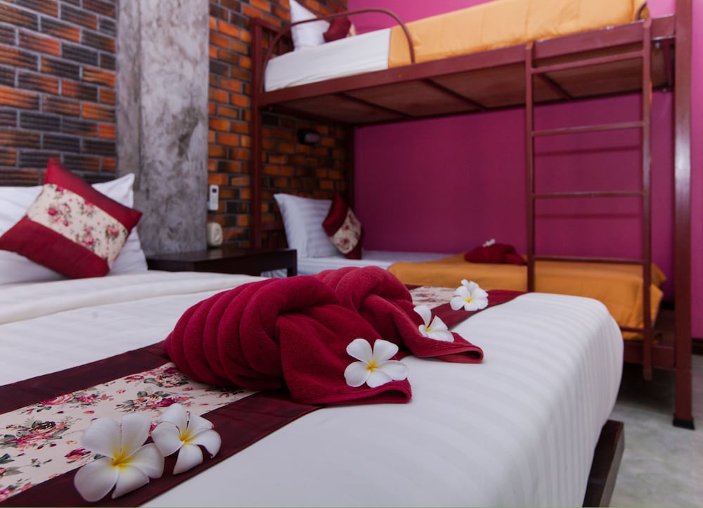 LANTA RIVIERA RESORT 33/37