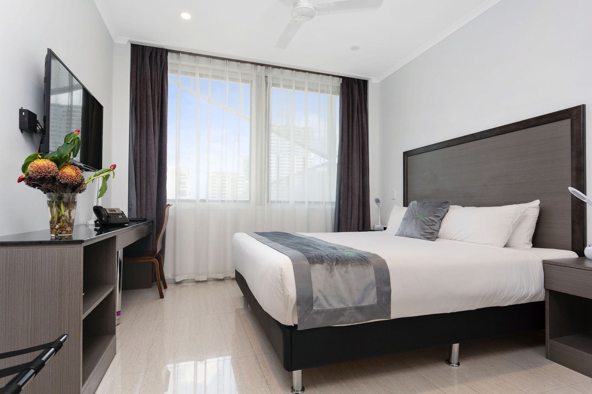 STANDARD, QUEEN BED