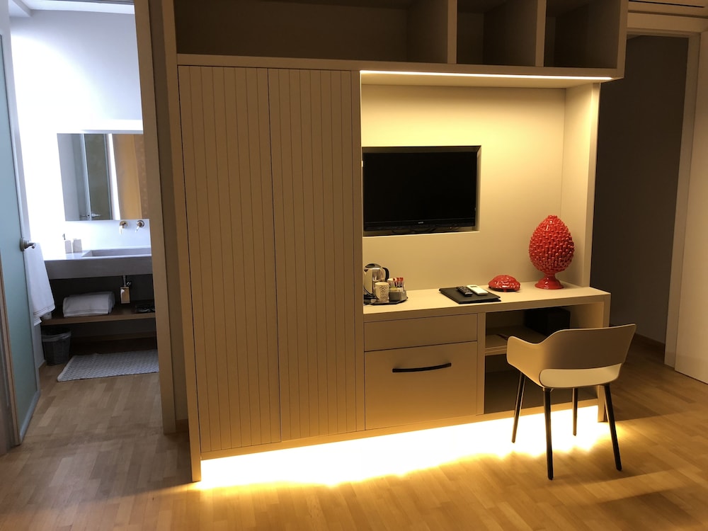200 Rooms And Terrace 26/54