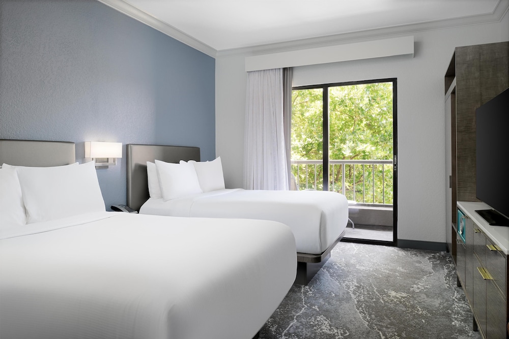 Redesigned, Suite, 2 Double Beds, Bathtub