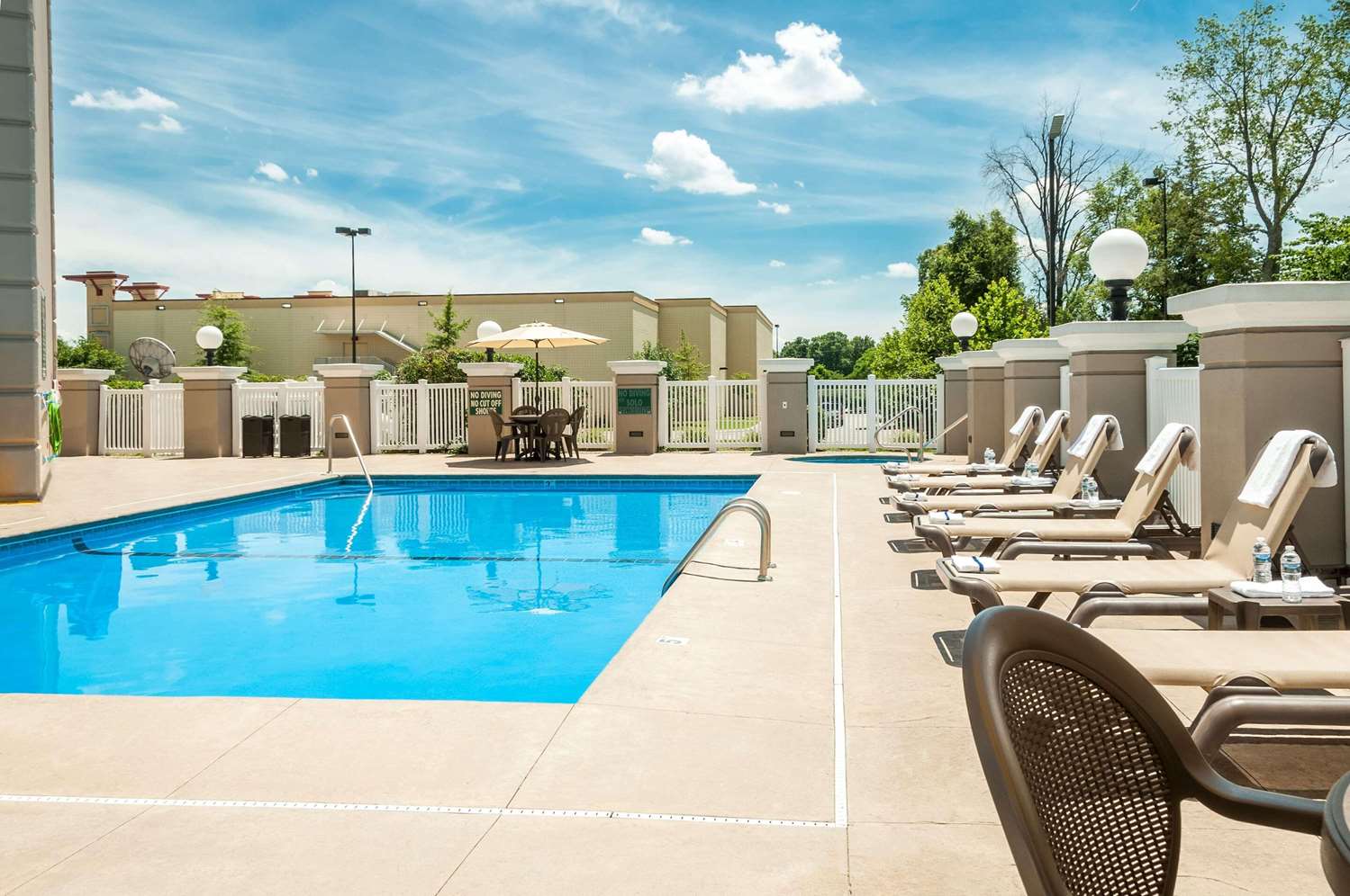 Country Inn and Suites By Radisson Cookeville TN 23/48