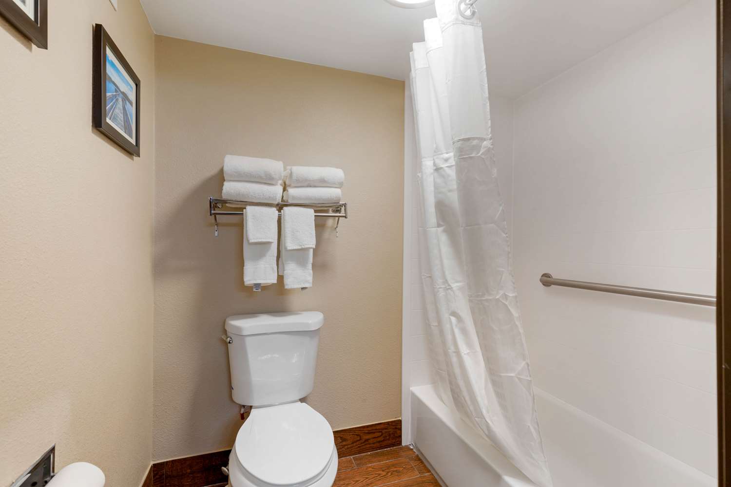 جناح بسرير كينج وسرير كوين، Comfort Inn & Suites Milford DE 7/7