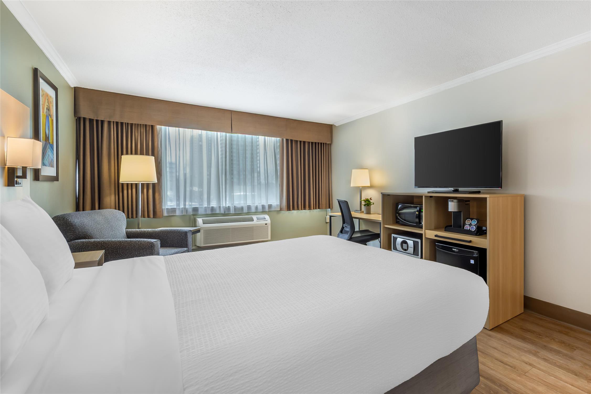 غرفة بسرير كوين، Best Western Plus Ottawa City Centre 2/7