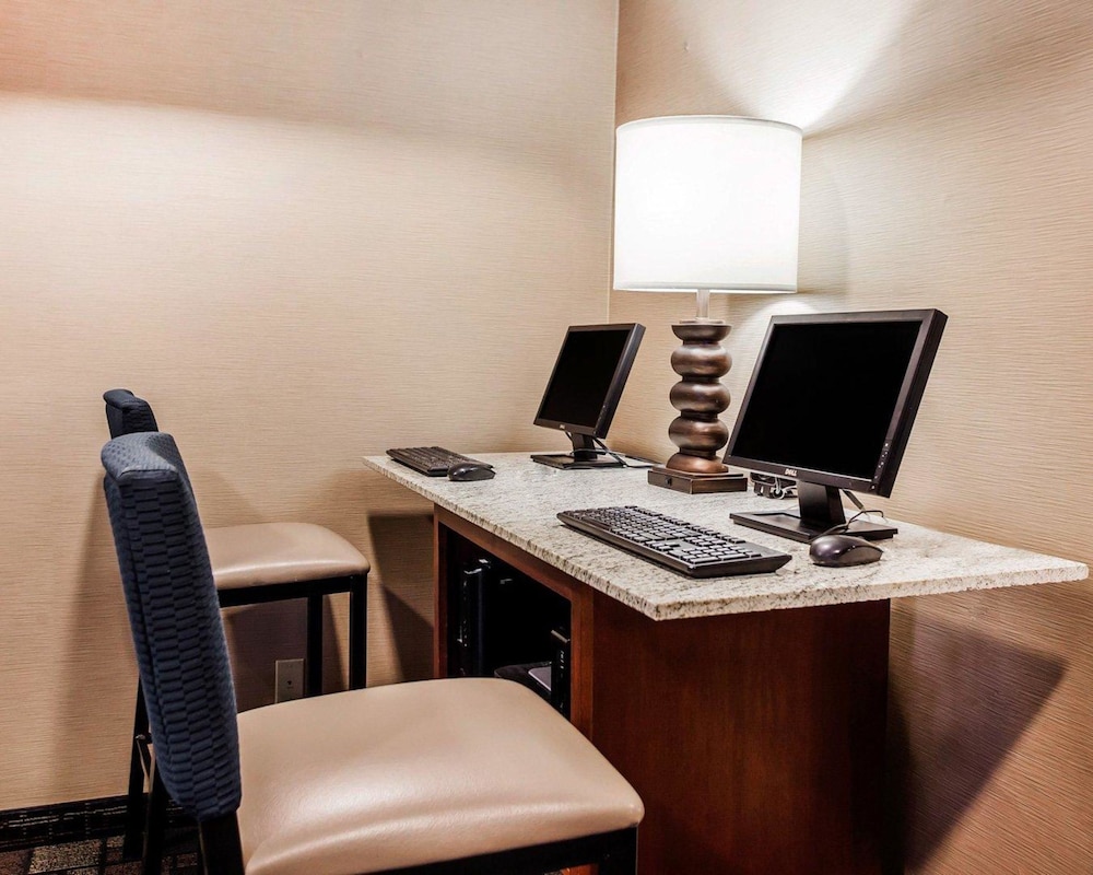 Comfort Suites Independence Kansas City 37/38