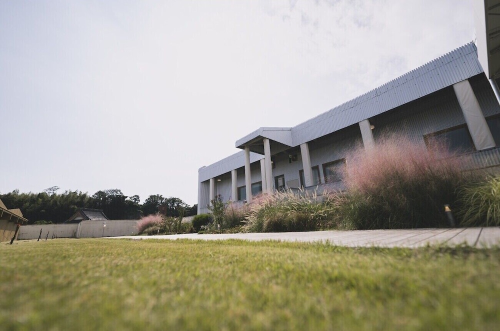 Kotobuki Hotel 52/57
