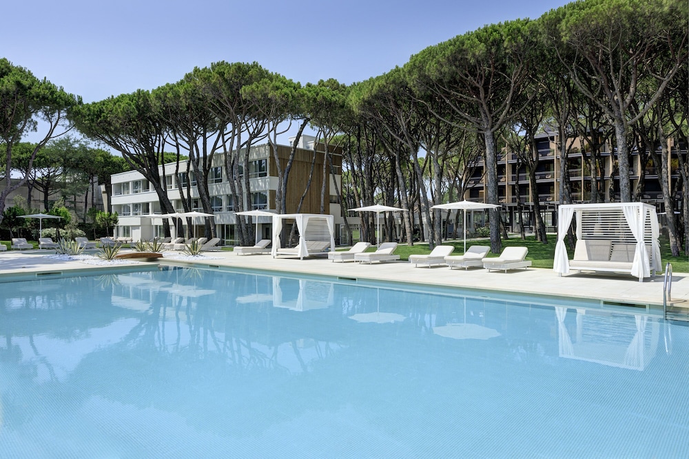 Hotel Bellevue Resort 64/69