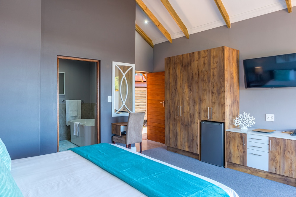 Boardwalk Lodge 25/50