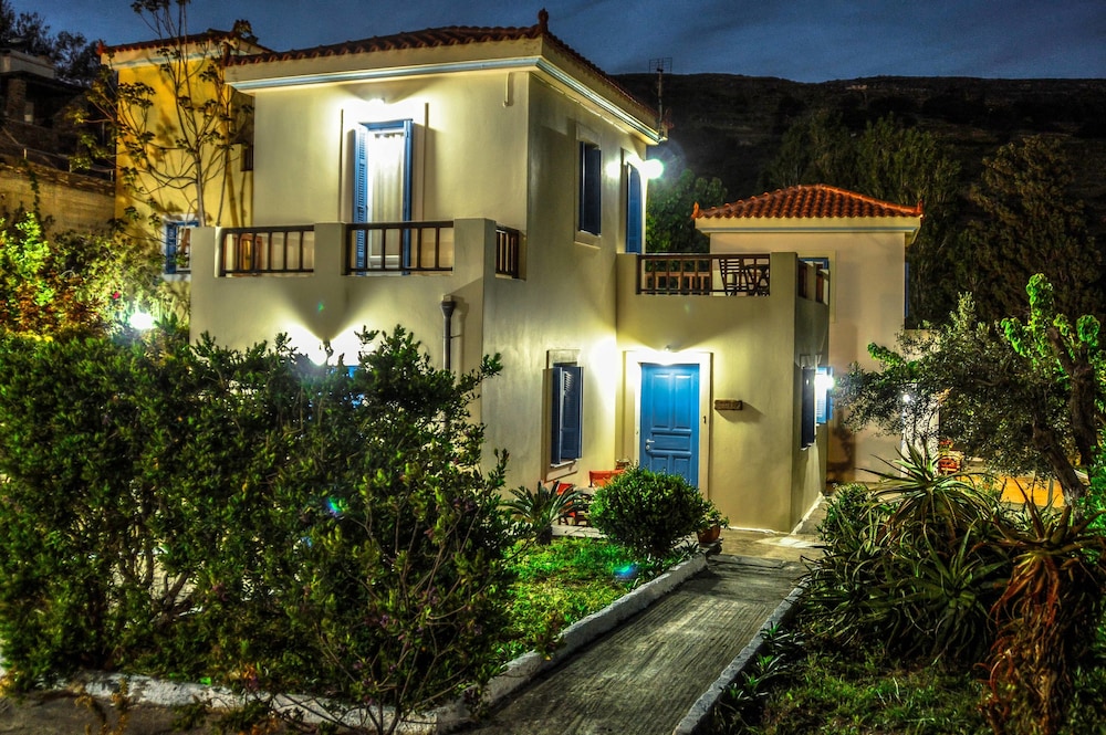 Mainades Maisonettes And Studios 1/23