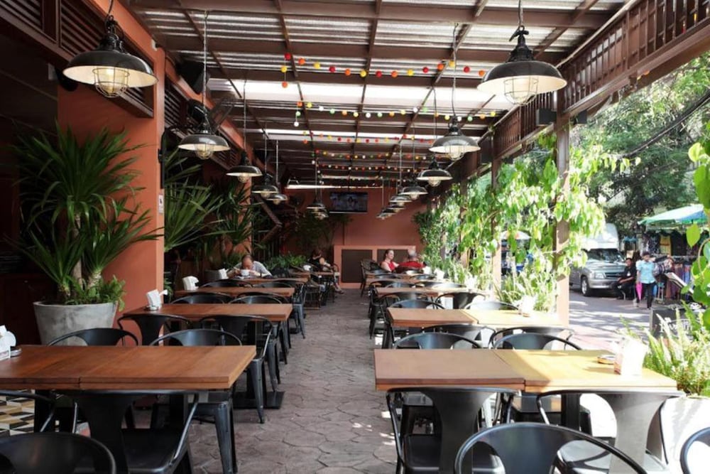 Rambuttri Village Inn Plaza 54/69