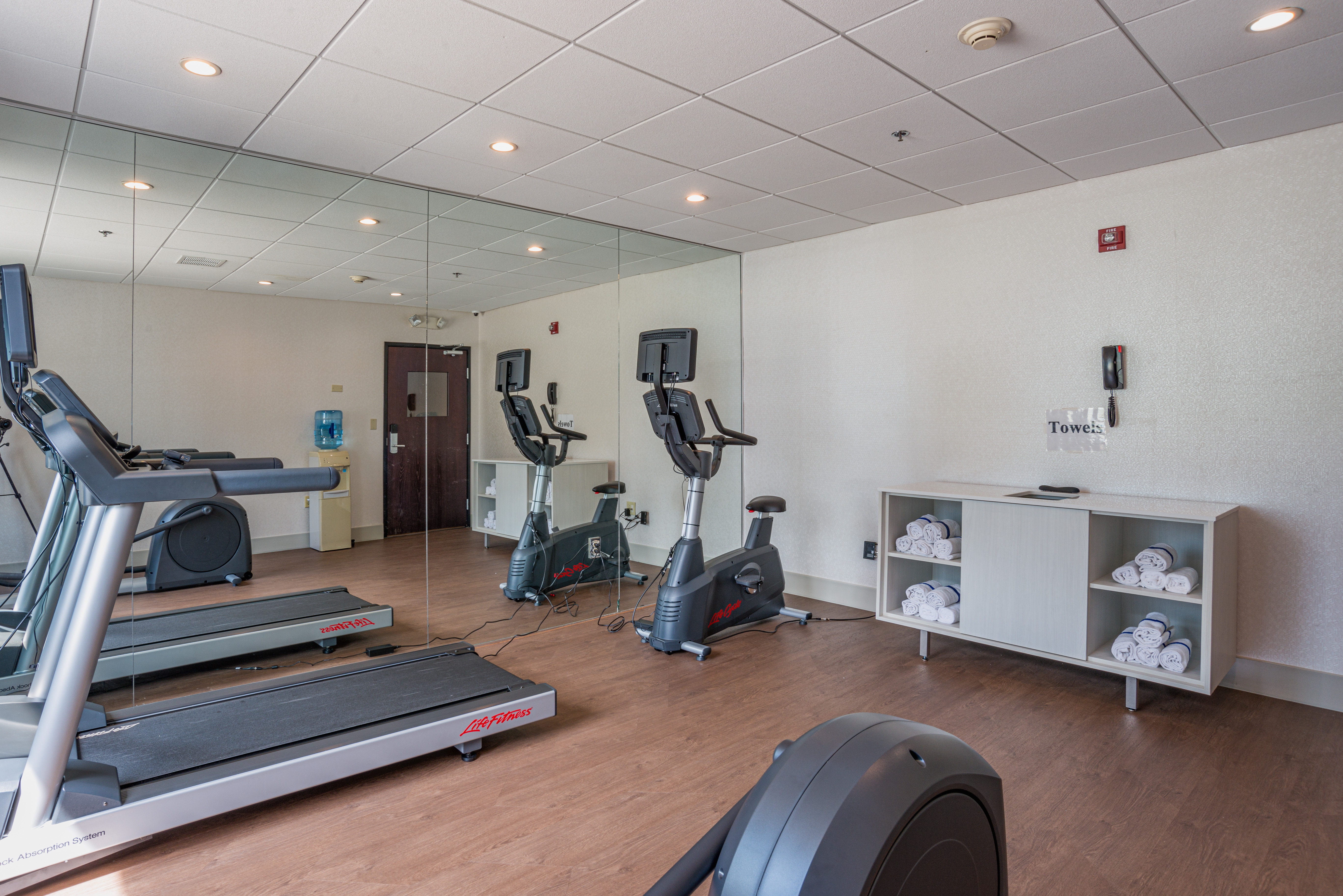 Holiday Inn Express Hotel And Suites Swansea 30/50