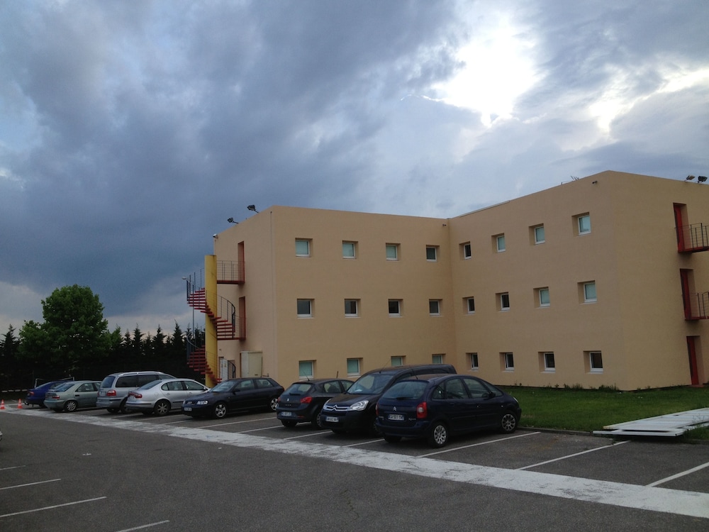 Hotel Holiday 25/28
