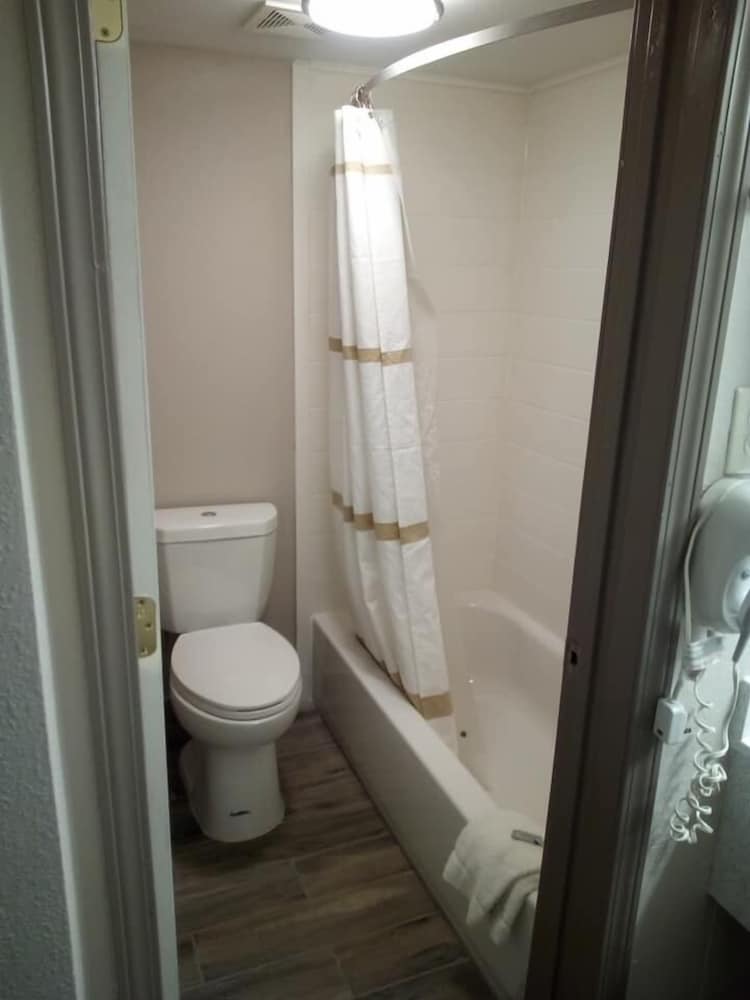 Motel6 Burlington, NC 20/43