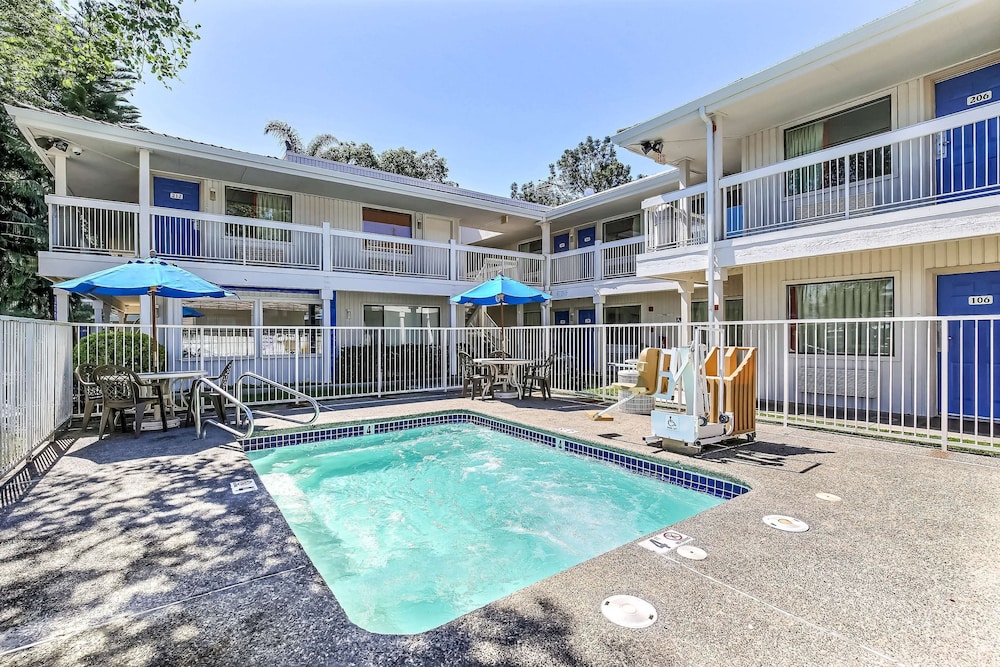 Motel6 Oakland, CA - Embarcadero in OAKLAND - CA