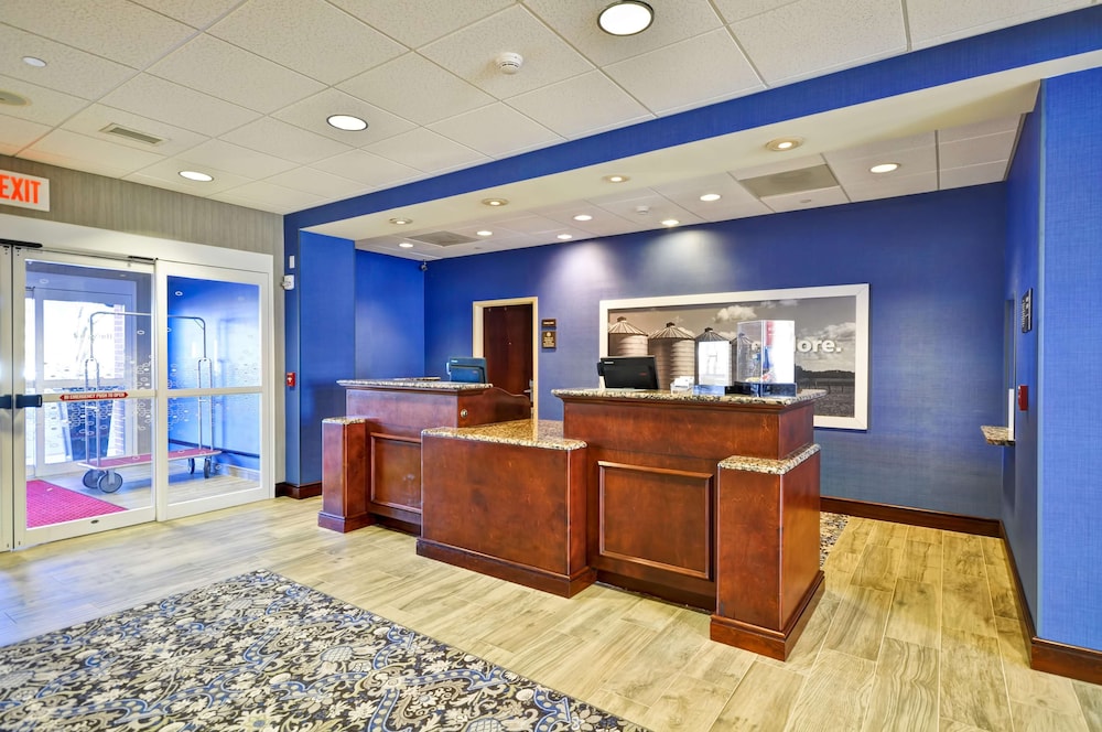 Hampton Inn & Suites Fredericksburg-at Celebrate Virginia 4/39