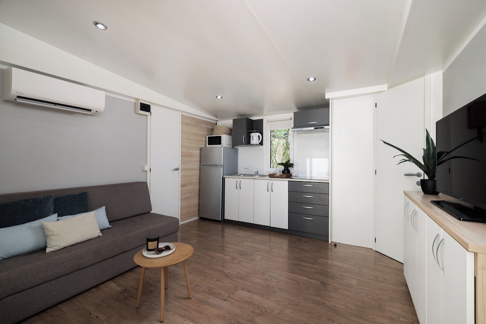 Waterman Beach Village 23/49