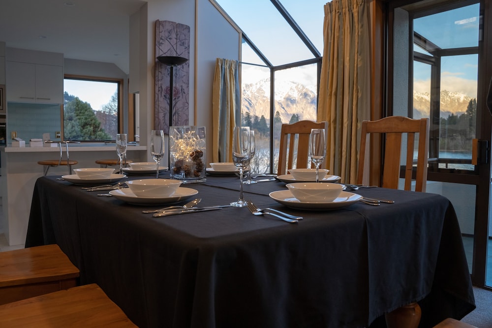 Lakefront Apartments and Lodges 34/49