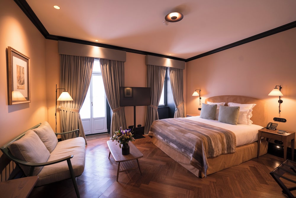 DELUXE, DOUBLE BED