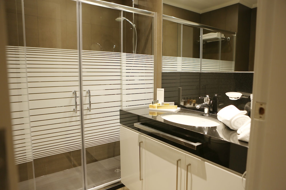PARKTOWER SUITES 47/50