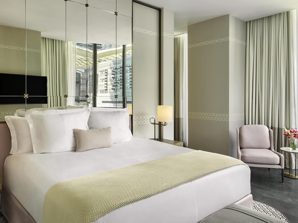 SLS LUX Brickell 18/60