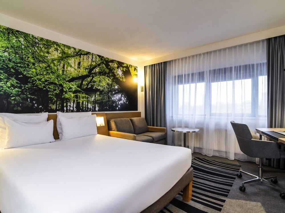 STANDARD, QUEEN BED