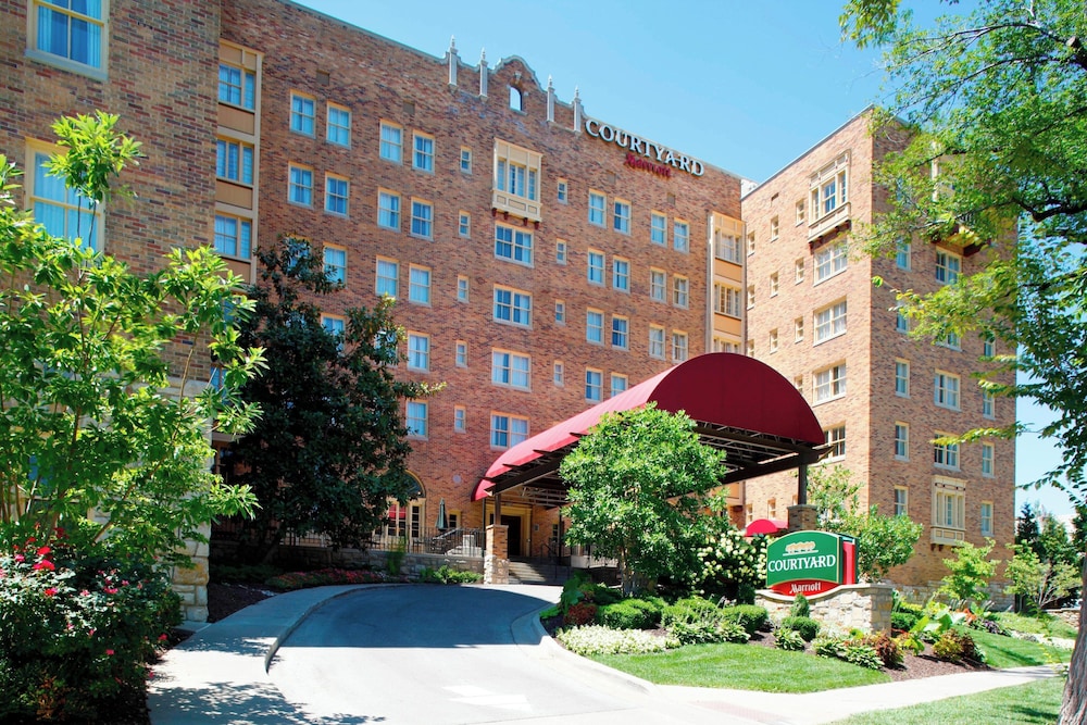Courtyard by Marriott Kansas City Country Club Plaza 1/38